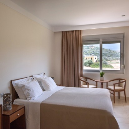 DOUBLE ROOM